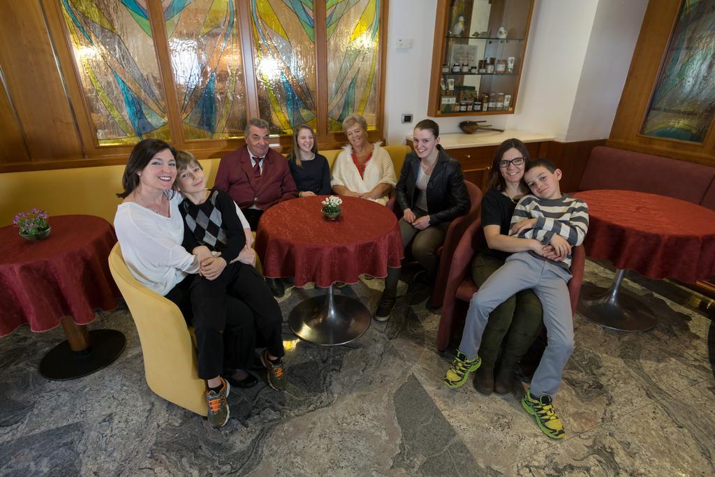 Hotel Posta Comano Terme Exterior photo